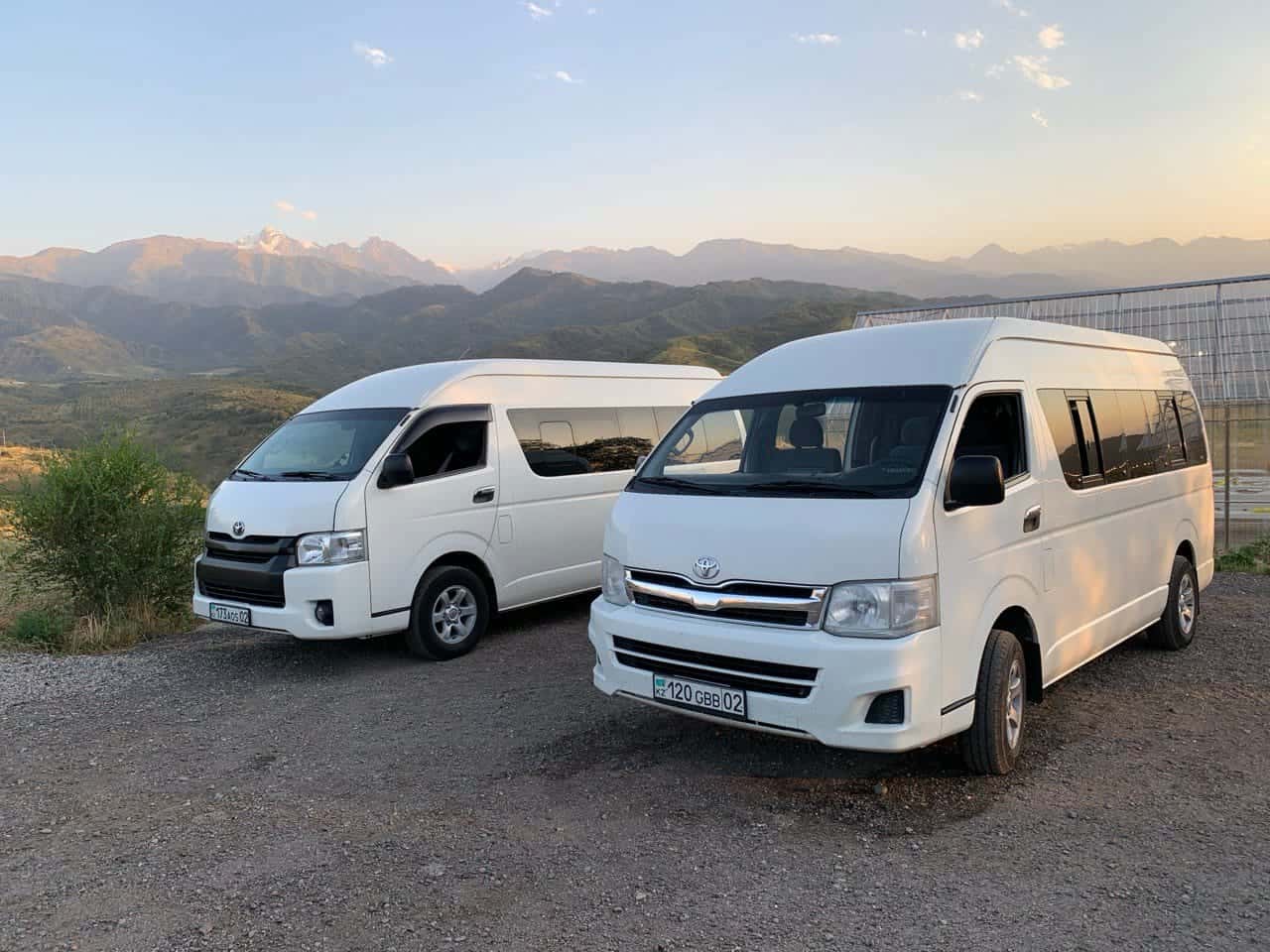 Микроавтобус Toyota Hiace компании AlaGo в Алматы