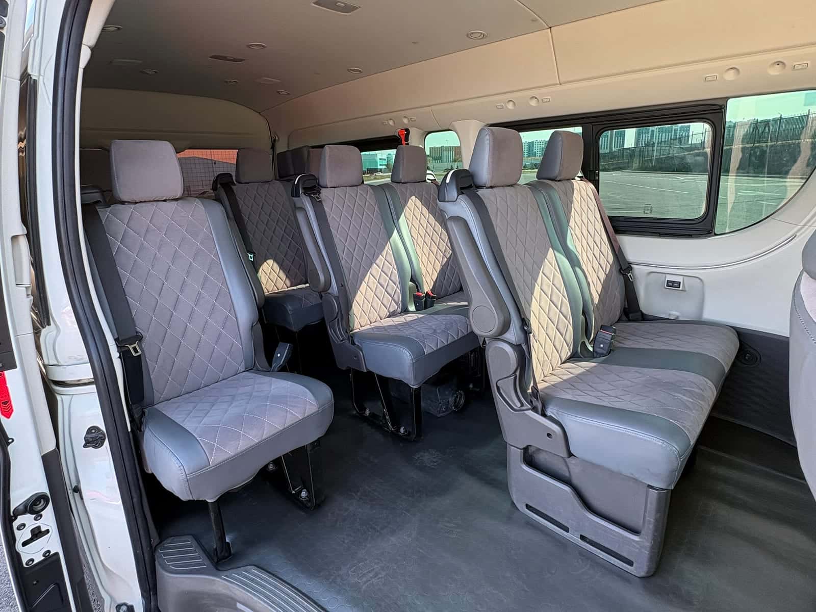 Перевозка детей и школьников в Алматы на микроавтобусе Toyota Hiace