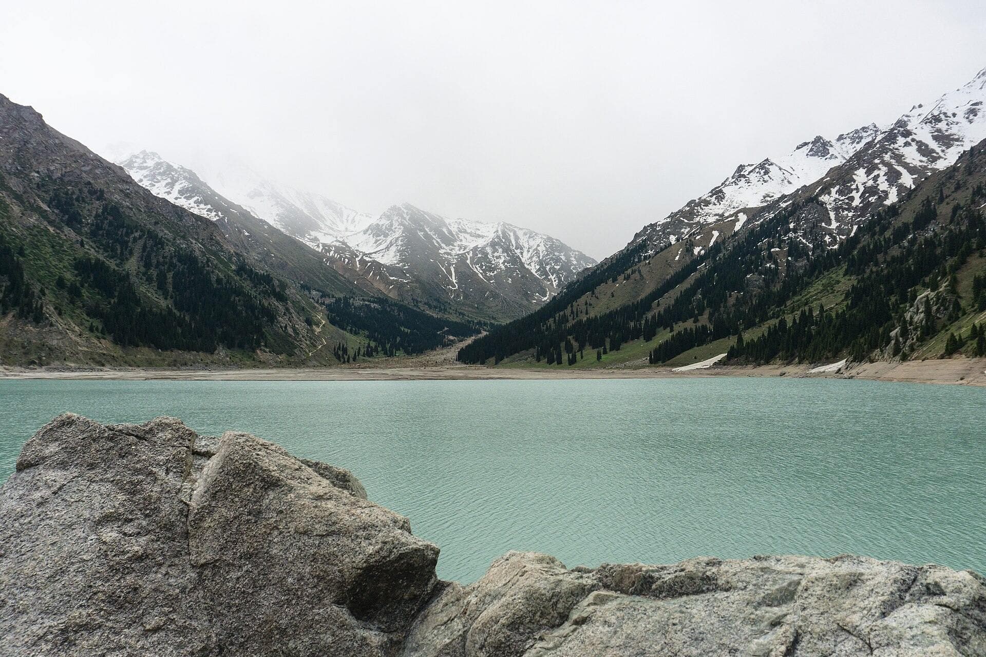 Big Almaty Lake in May: turquoise water and snowy Trans-Ili Alatau peaks — mountain lakes near Almaty